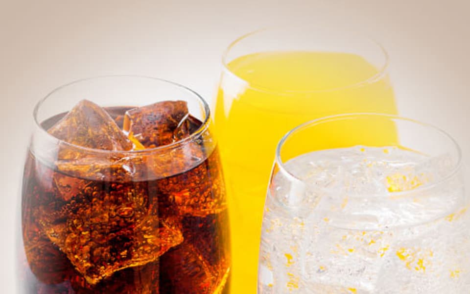 Petainer PET bottles and kegs for carbonated soft drinks