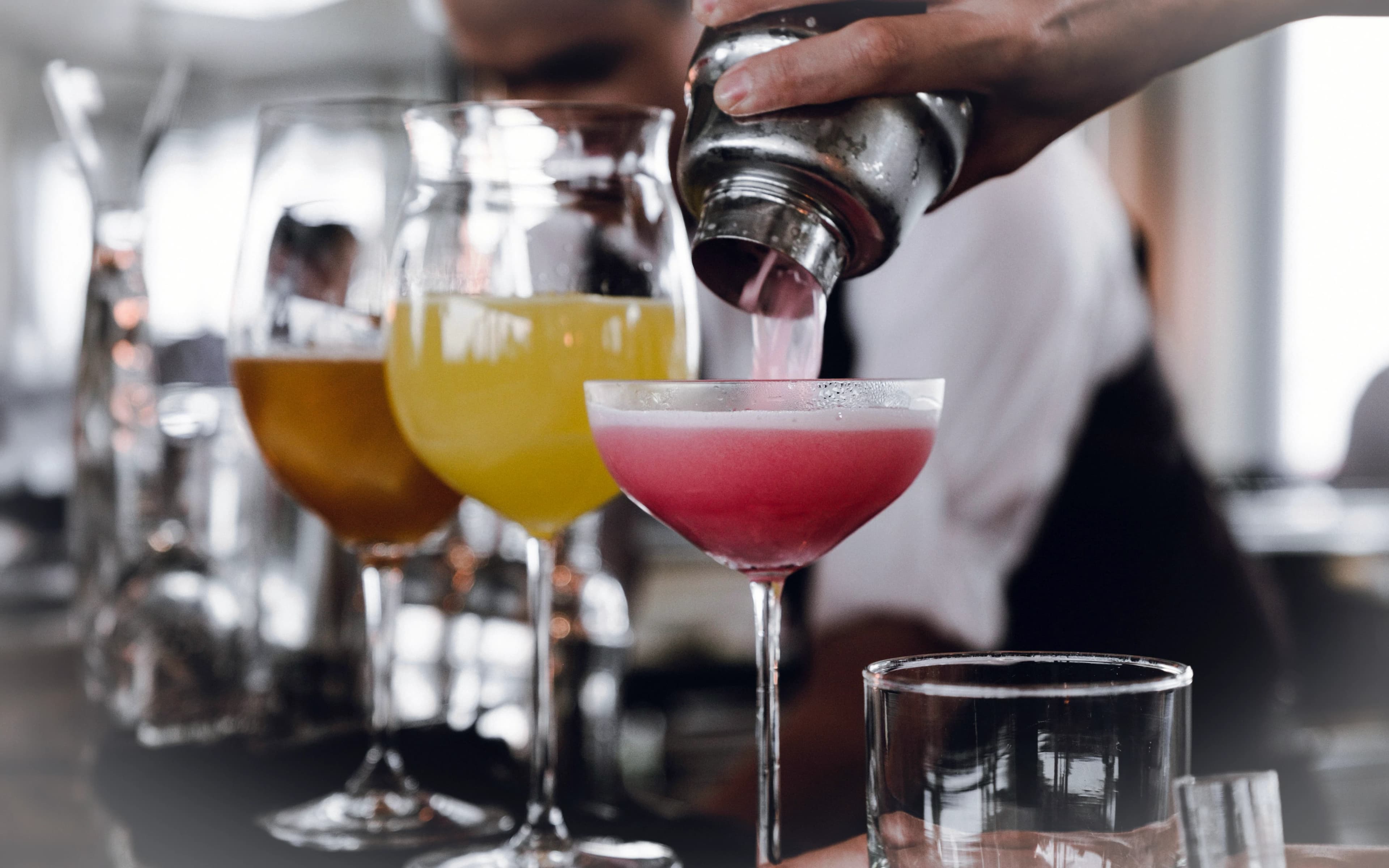 Petainer PET bottles for spirits and kegs for draught cocktails